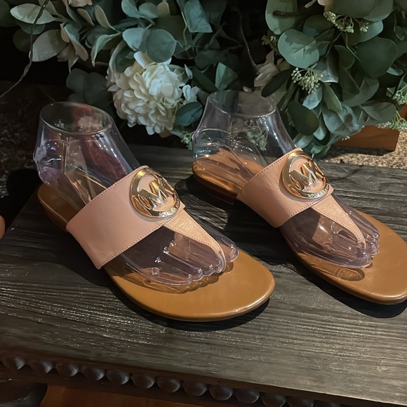 Michael Kors Leather Thong Sandals, Pink, Size 8 1/2 - Picture 2 of 4